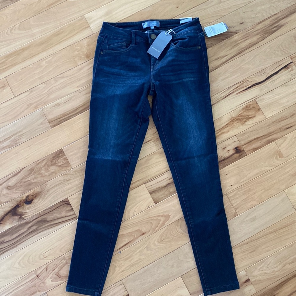 Size 4 Wit & Wisdom Jegging. New.